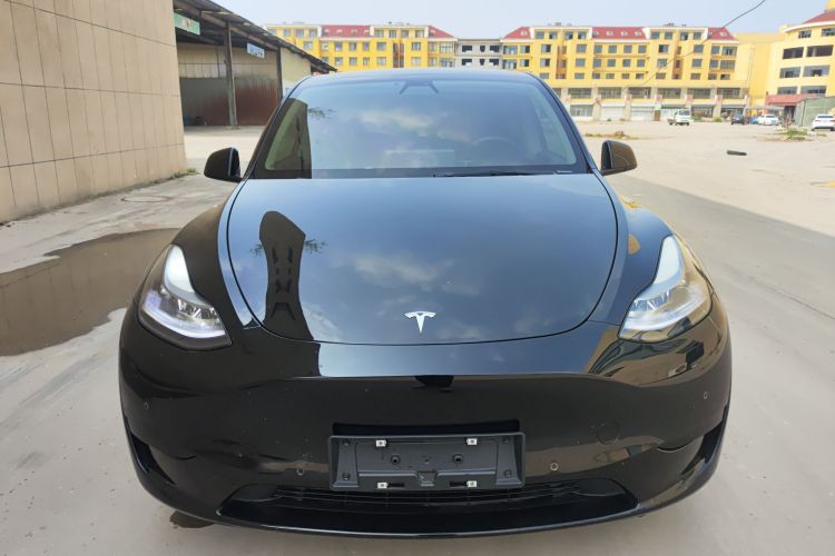 Tesla Model Y 2023 car image #3
