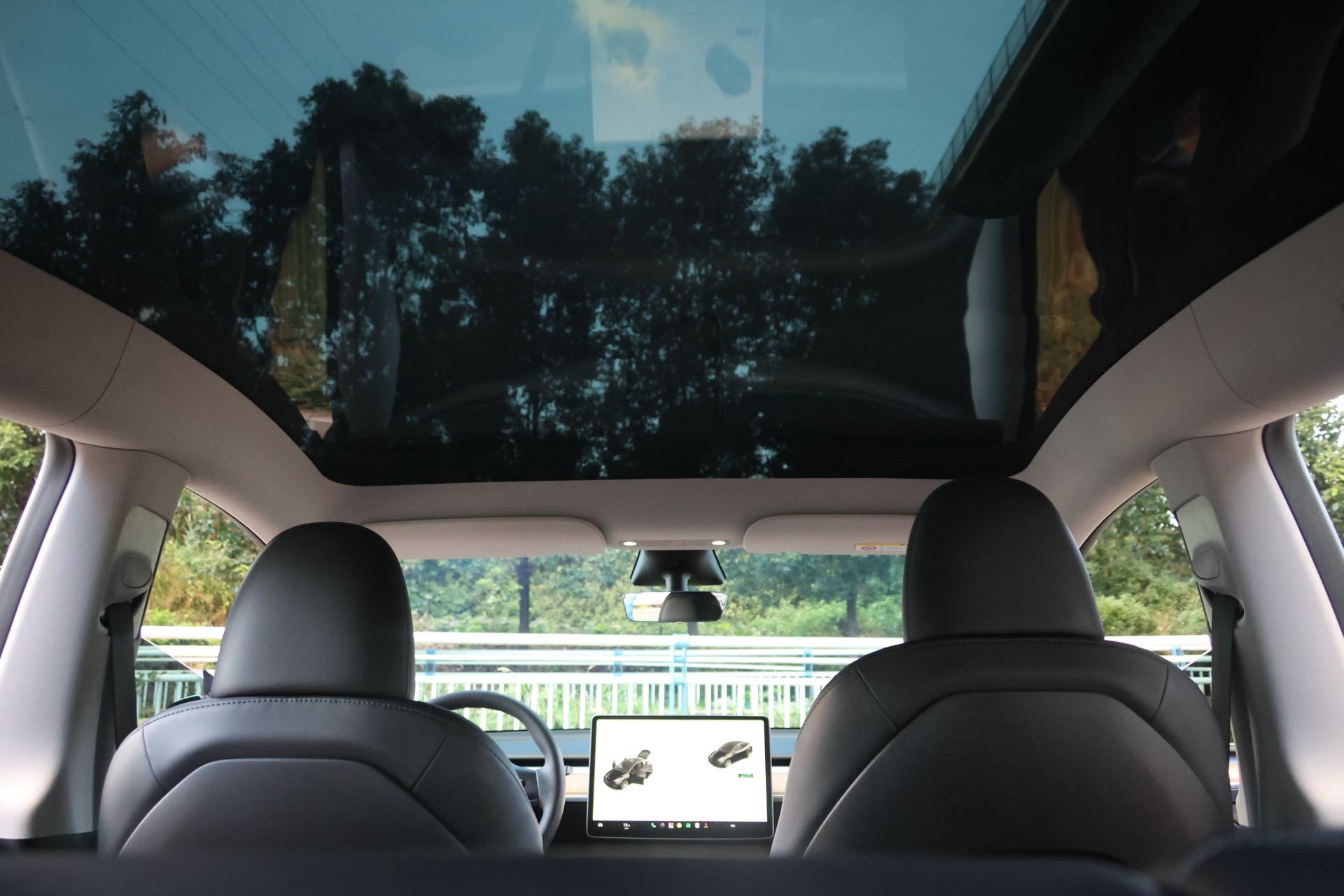 Tesla Model Y 2023 #9 Tesla Model Y 2023 car image #9