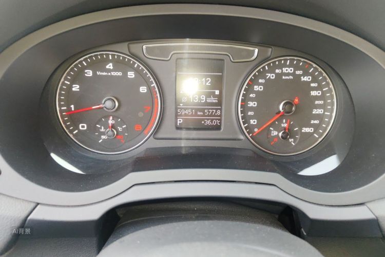 Audi Q3 2017 car image #14