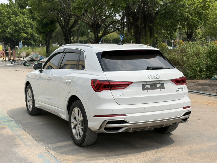 Audi Q3 2020 car image #7