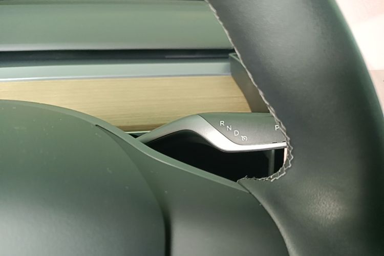 Tesla Model Y 2023 car image #14
