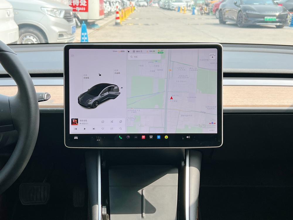 Tesla Model 3 2020 car image #7