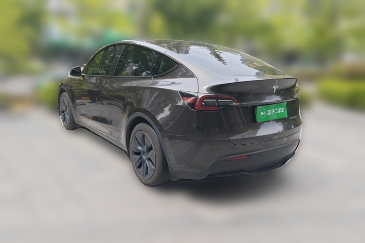 Tesla Model Y 2023 #5 Tesla Model Y 2023 car image #5