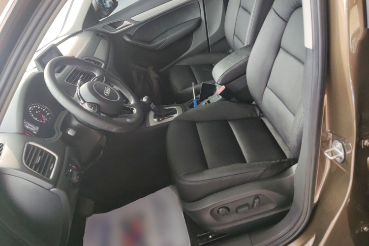 Audi Q3 2016 car image #15