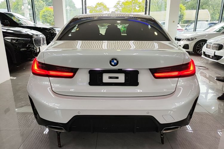 BMW 3 Series 2024 car image #6