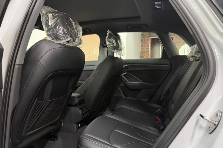 Audi Q3 2024 car image #10