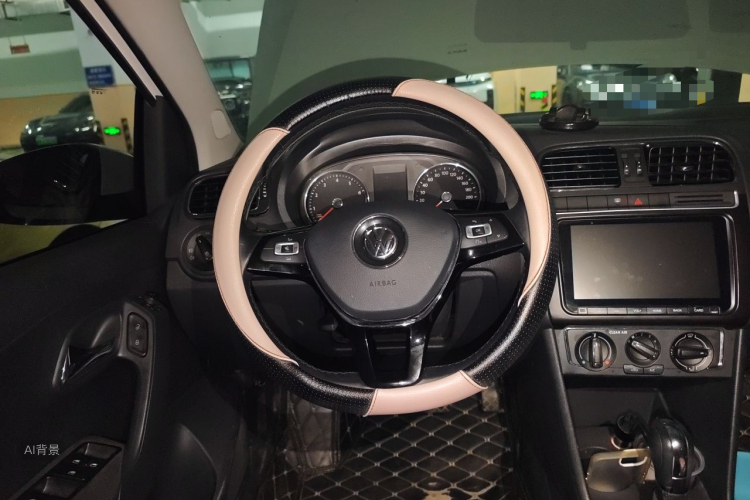 Volkswagen Polo 2017 car image #12