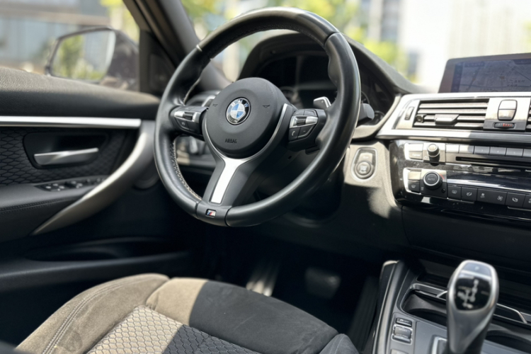 BMW 3 Series 2018 #12 BMW 3 Series 2018 car image #12