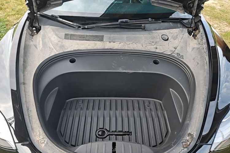 Tesla Model 3 2023 car image #20