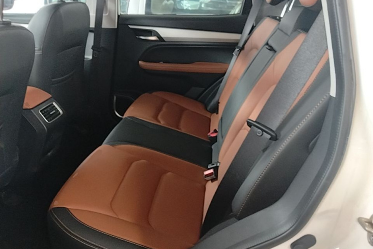 GEELY Vision X6 2020 car image #17