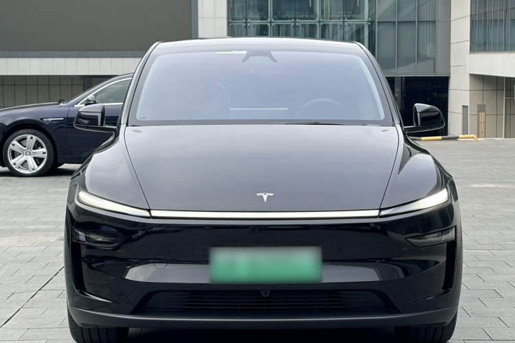 Tesla Model Y 2025 #3 Tesla Model Y 2025 car image #3