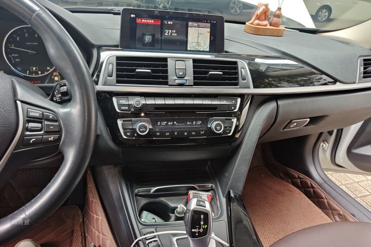 BMW 3 Series 2019 car image #15