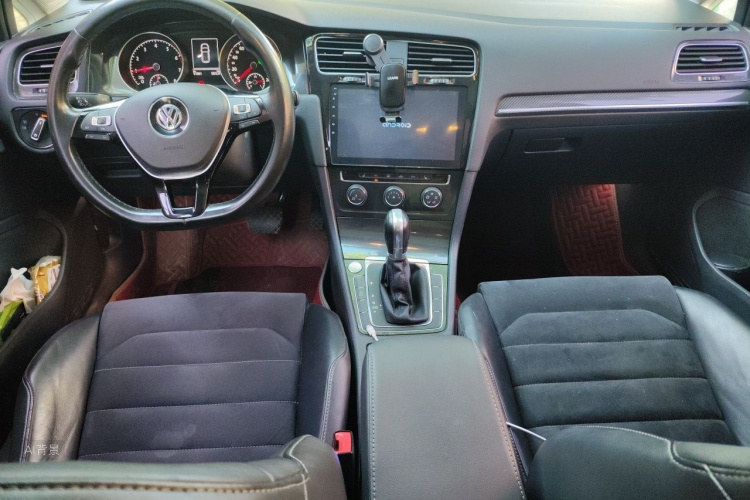 Volkswagen Golf 2018 car image #11
