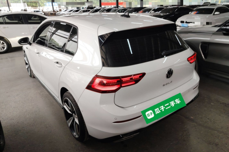 Volkswagen Golf 2023 car image #5