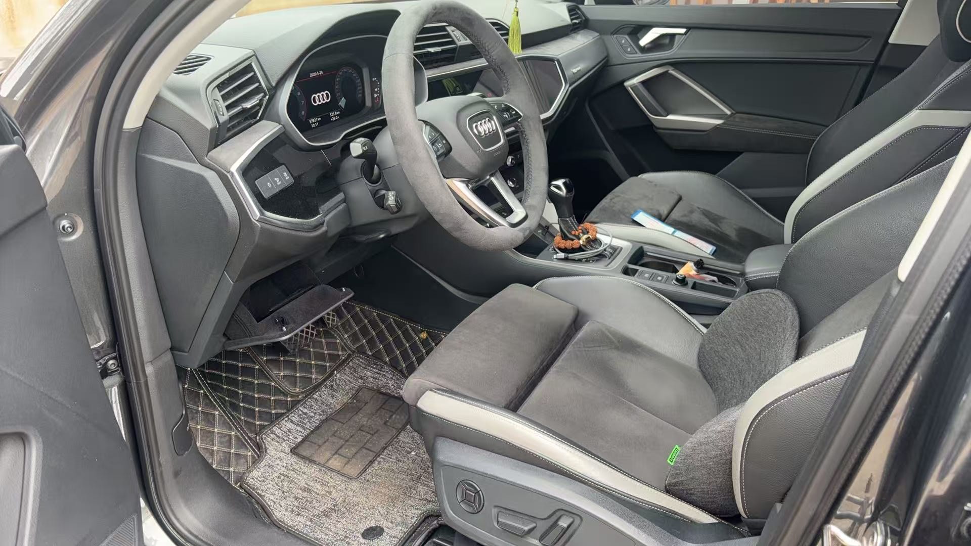 Audi Q3 2022 car image #4