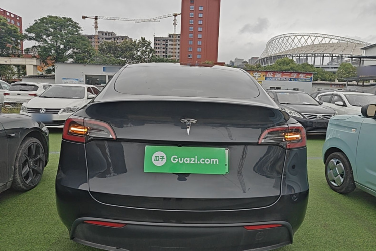 Tesla Model Y 2024 #6 Tesla Model Y 2024 car image #6