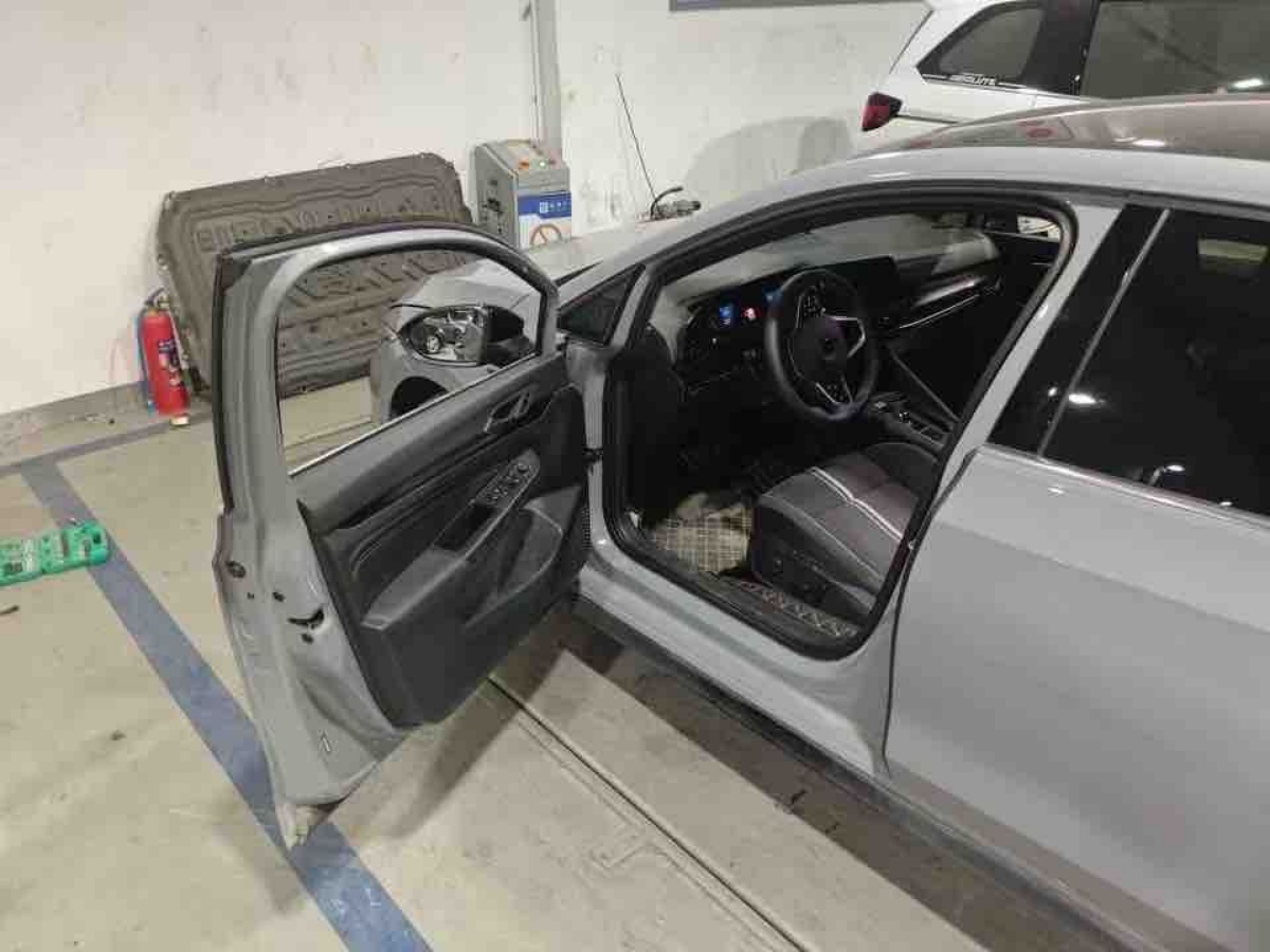 Volkswagen Golf 2023 car image #7