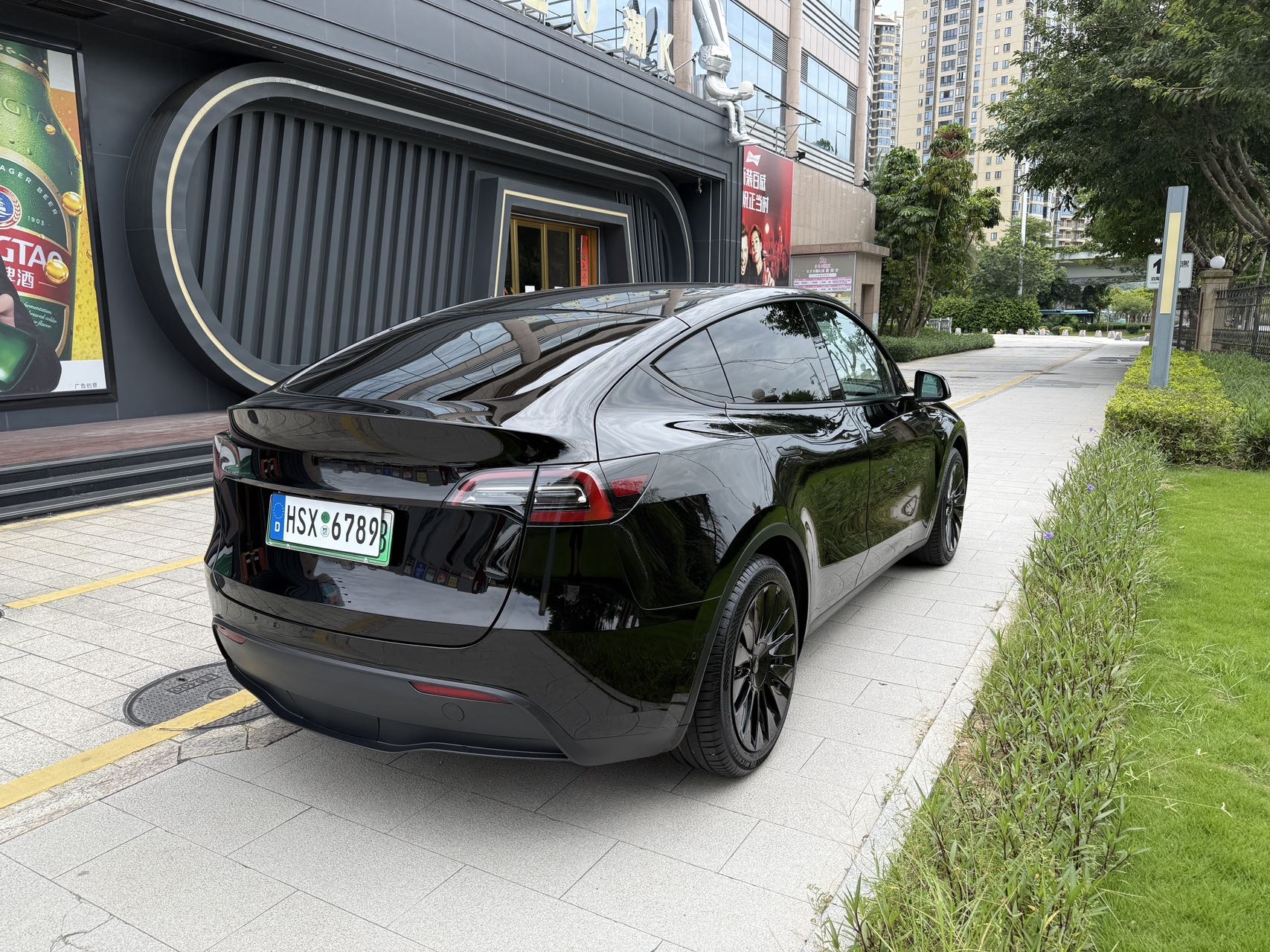 Tesla Model Y 2022 car image #4