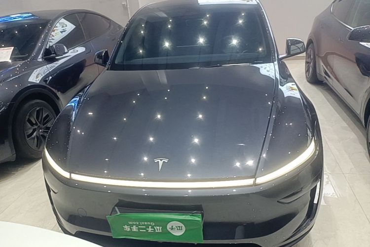 Tesla Model Y 2025 immagine di auto #3