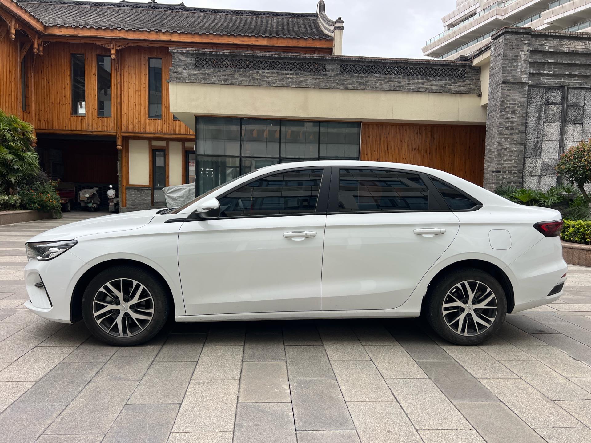 GEELY Emgrand 2023 car image #3
