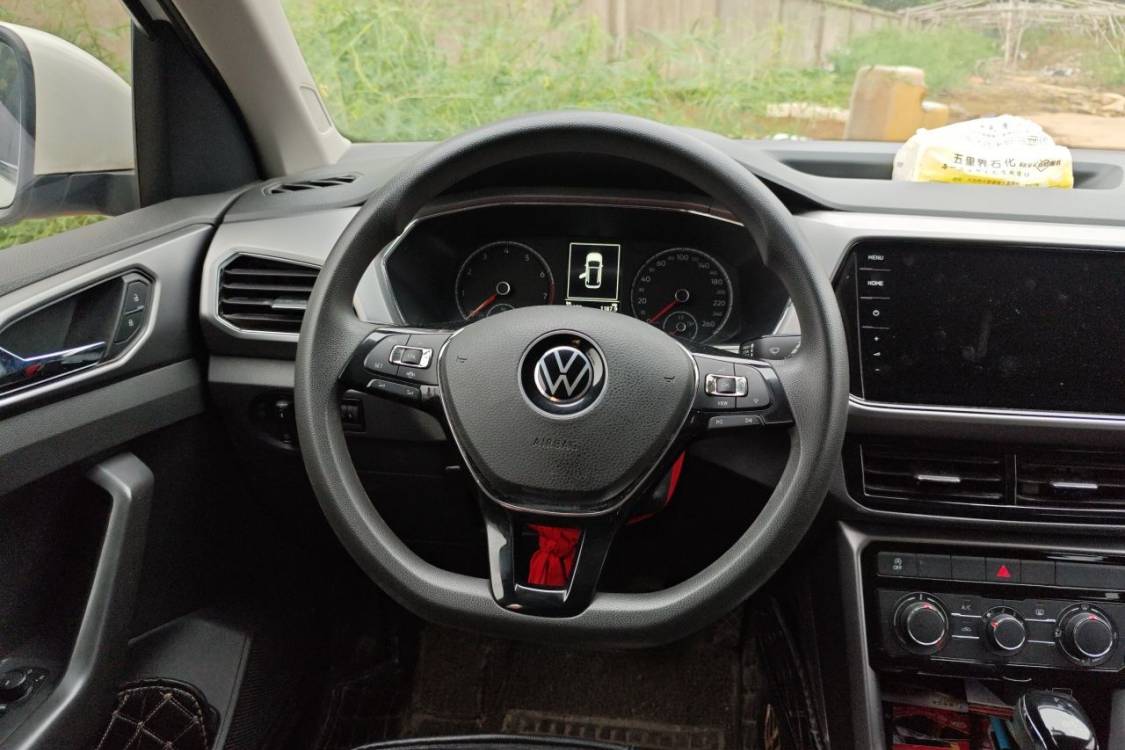 Volkswagen T-Cross 2021 #22 Volkswagen T-Cross 2021 car image #22