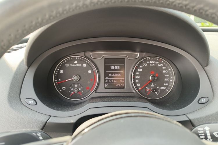 Audi Q3 2019 car image #12