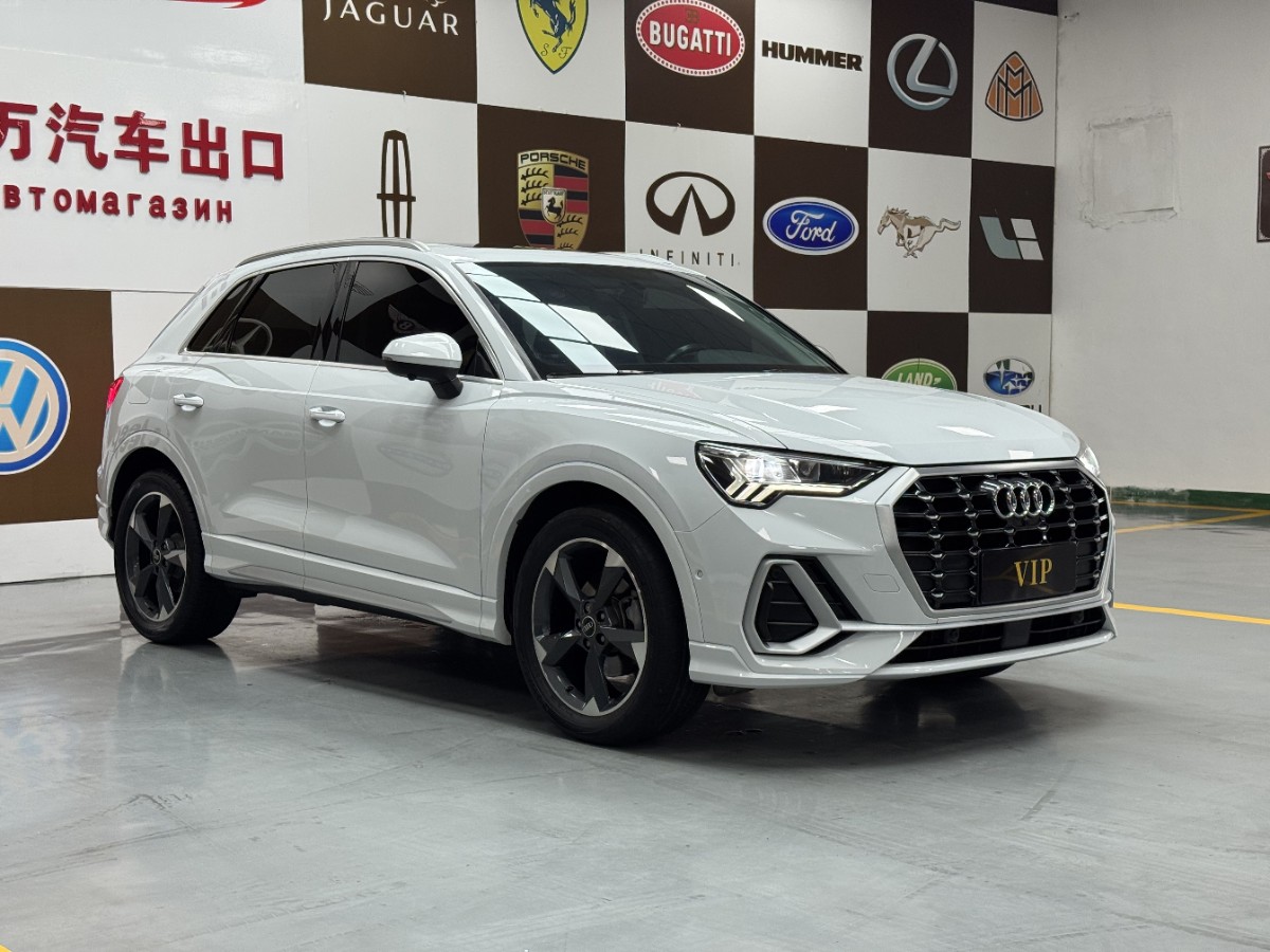 Audi Q3 2022 car image #3