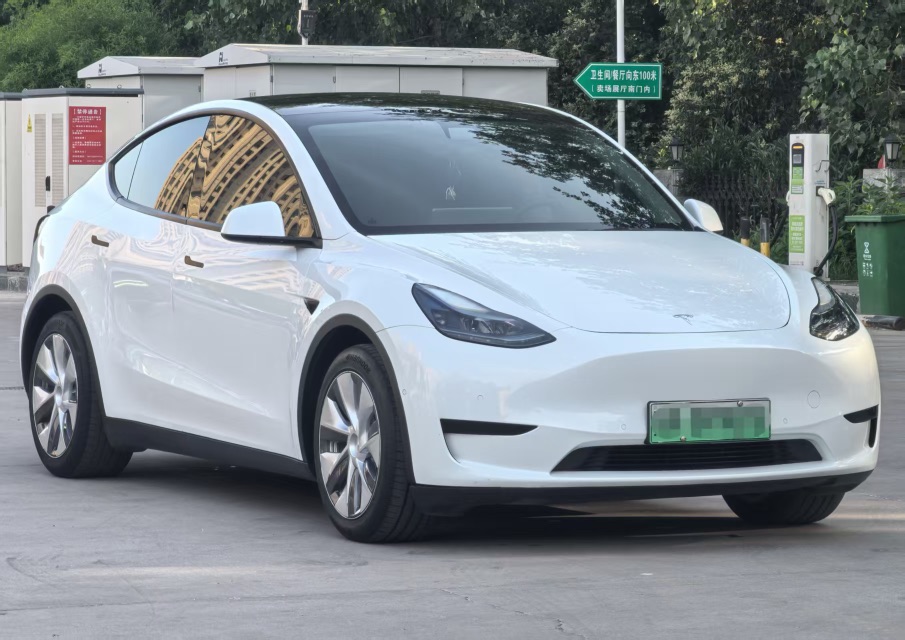 Tesla Model Y 2022 car image #3