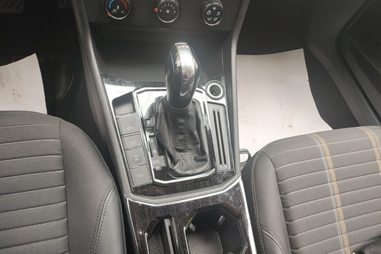 Volkswagen Lavida 2019 car image #17