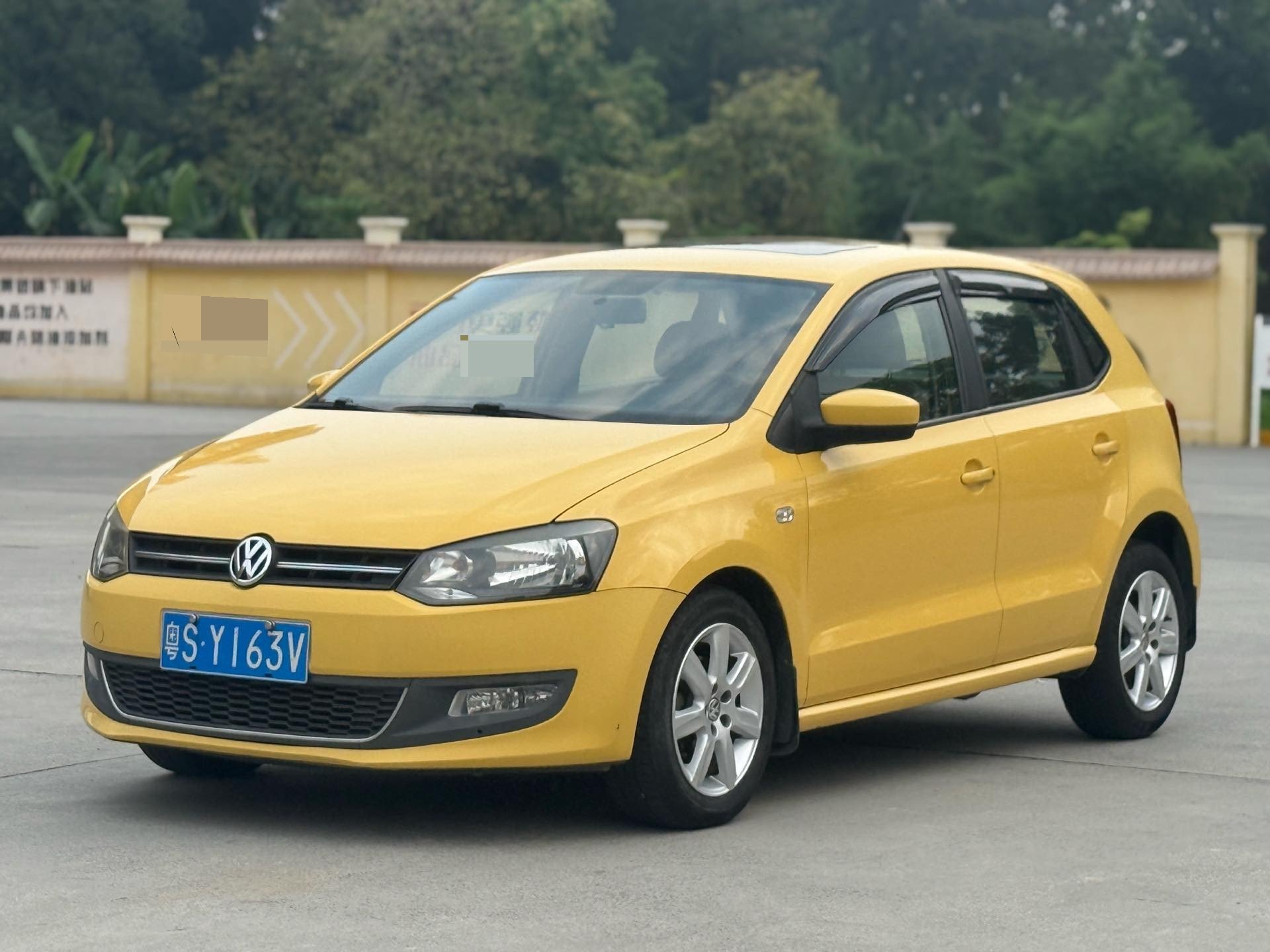 Volkswagen Polo 2011 Volkswagen Polo 2011 car image