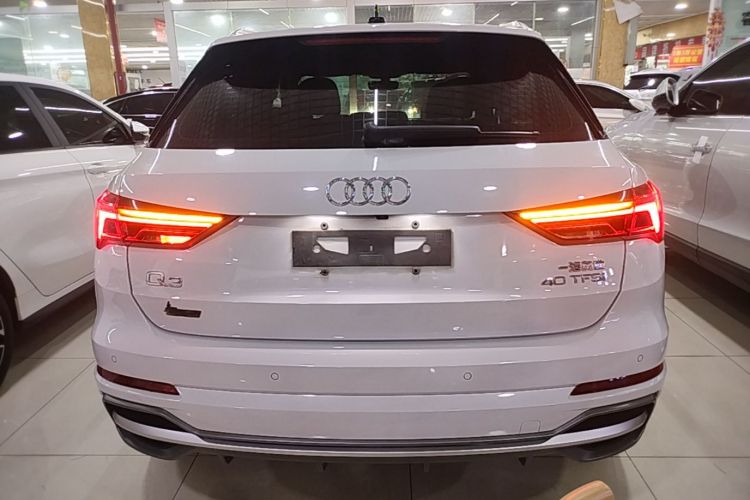 Audi Q3 2020 car image #6
