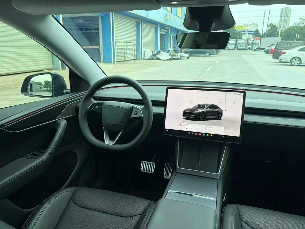 Tesla Model Y 2025 #8 Tesla Model Y 2025 صورة سيارة #8