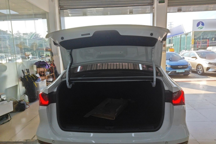 Roewe i5 2023 #19 Roewe i5 2023 car image #19