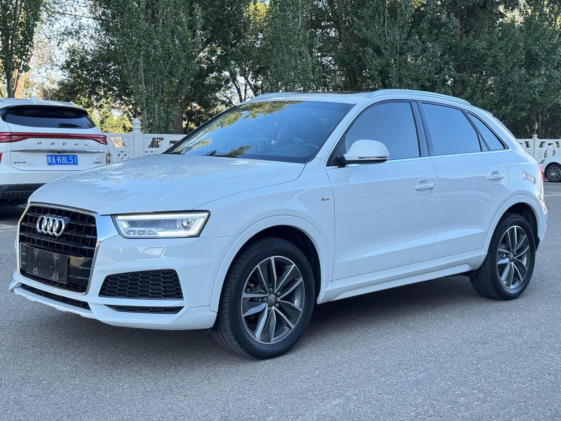 Audi Q3 2019 car image 