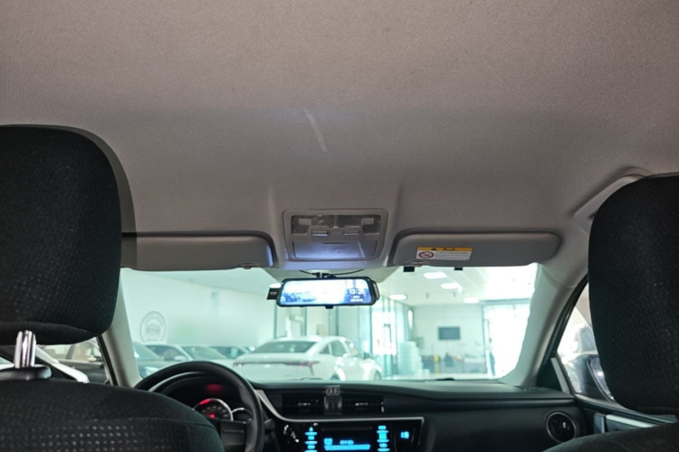 Toyota Corolla 2018 immagine di auto #19