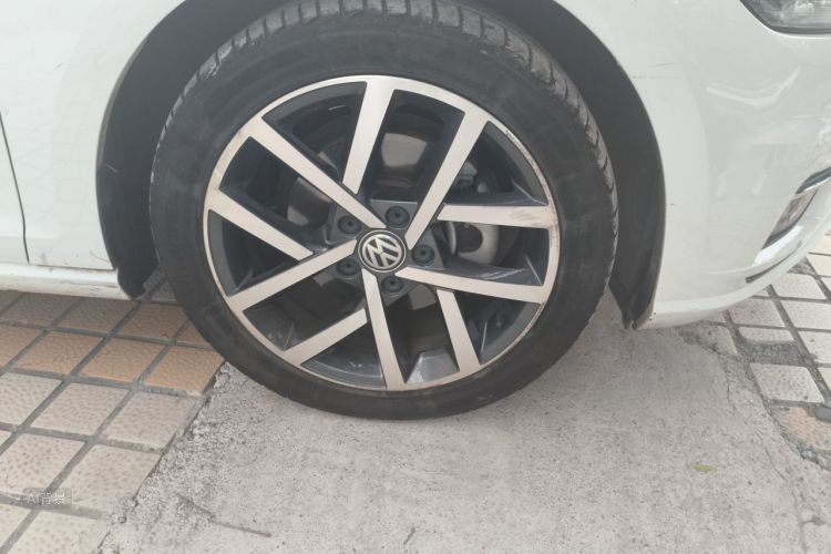 Volkswagen Golf 2019 car image #9