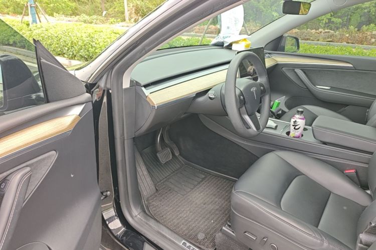 Tesla Model Y 2023 #16 Tesla Model Y 2023 car image #16