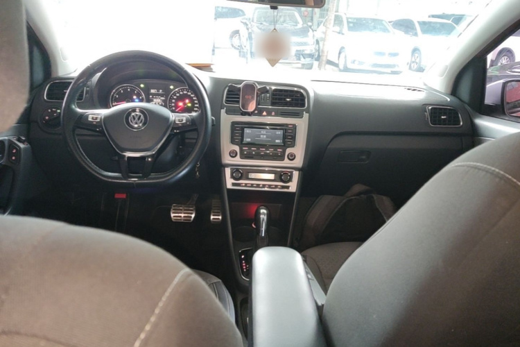 Volkswagen Polo 2016 car image #11