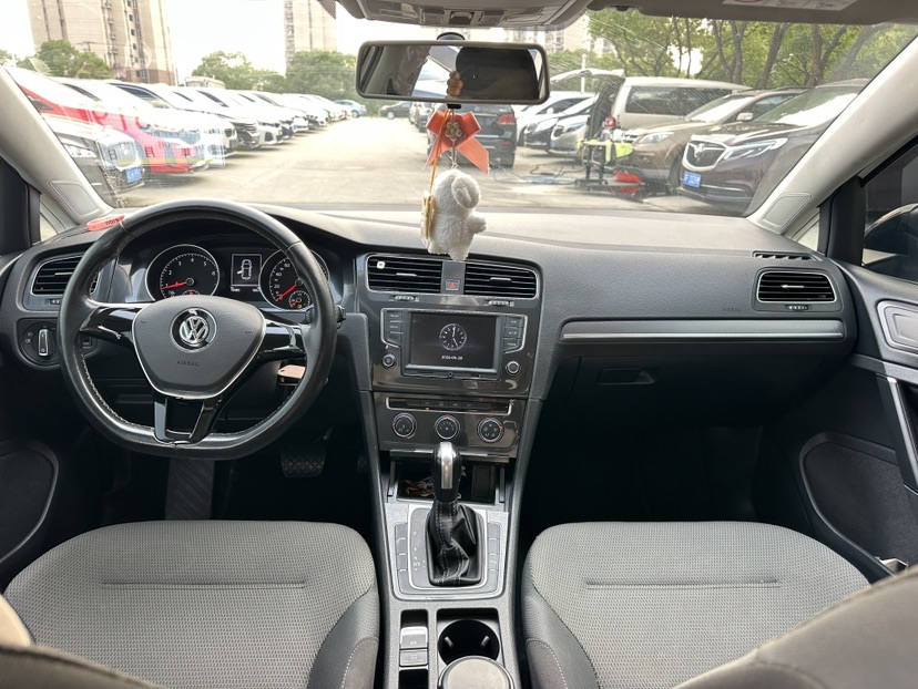Volkswagen Golf 2017 car image #7