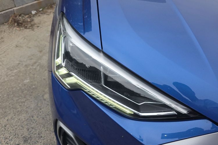 Audi Q3 2021 car image #8
