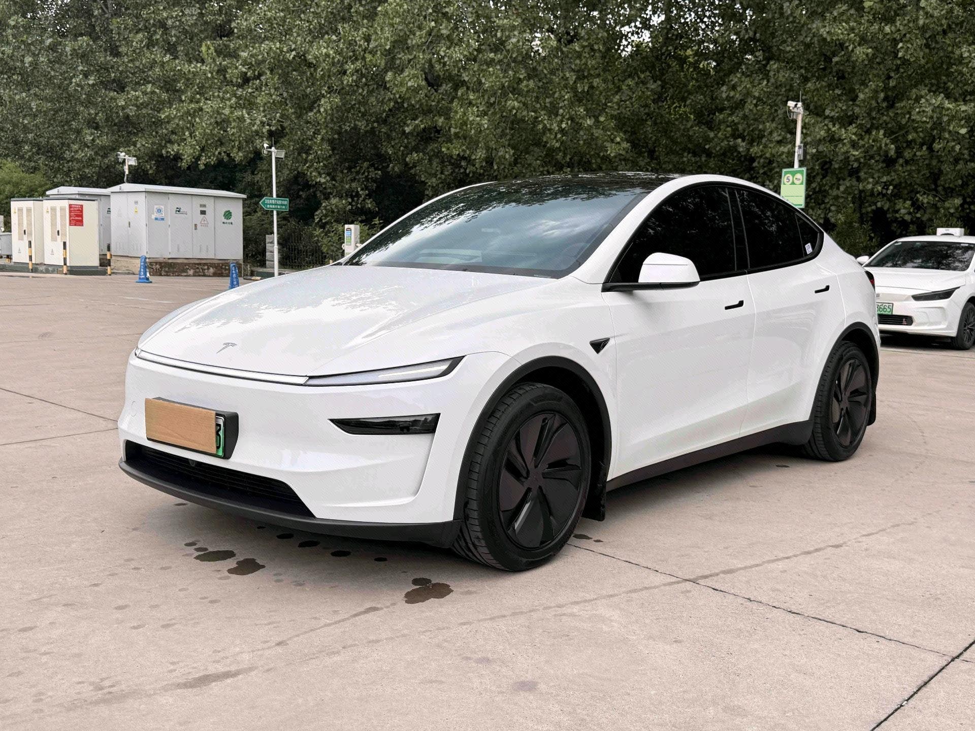Tesla Model Y 2025 car image 