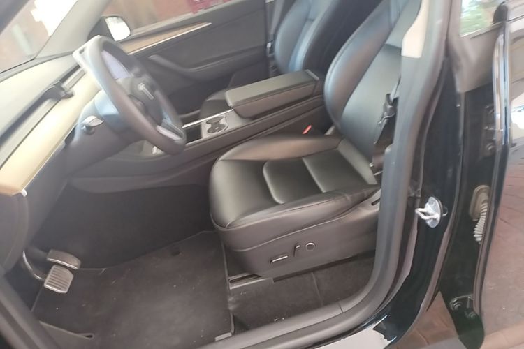 Tesla Model Y 2023 immagine di auto #15