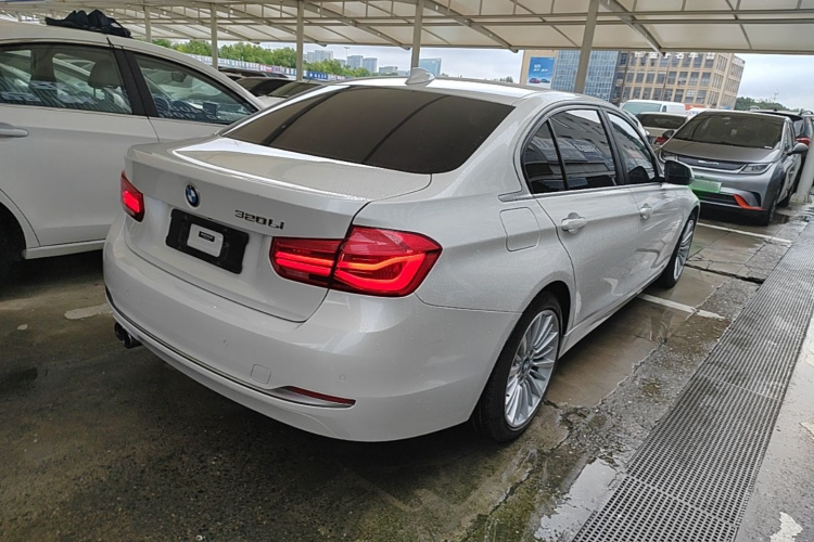 BMW 3 Series 2018 car image #7