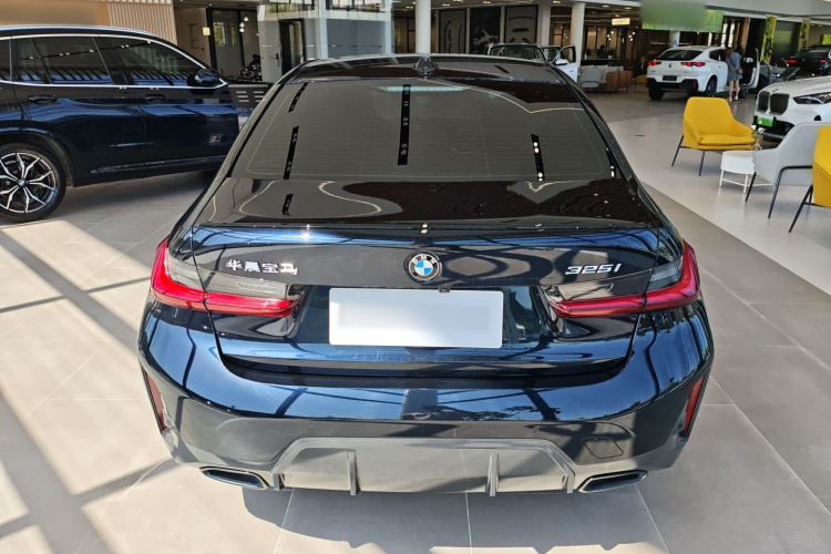 BMW 3 Series 2024 صورة سيارة #6