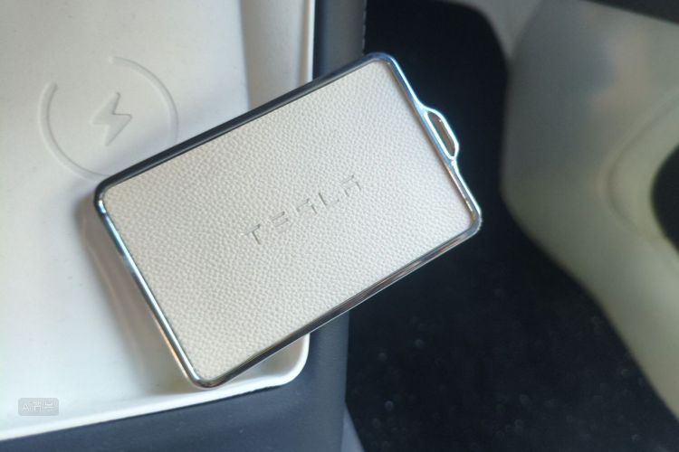 Tesla Model 3 2024 immagine di auto #10