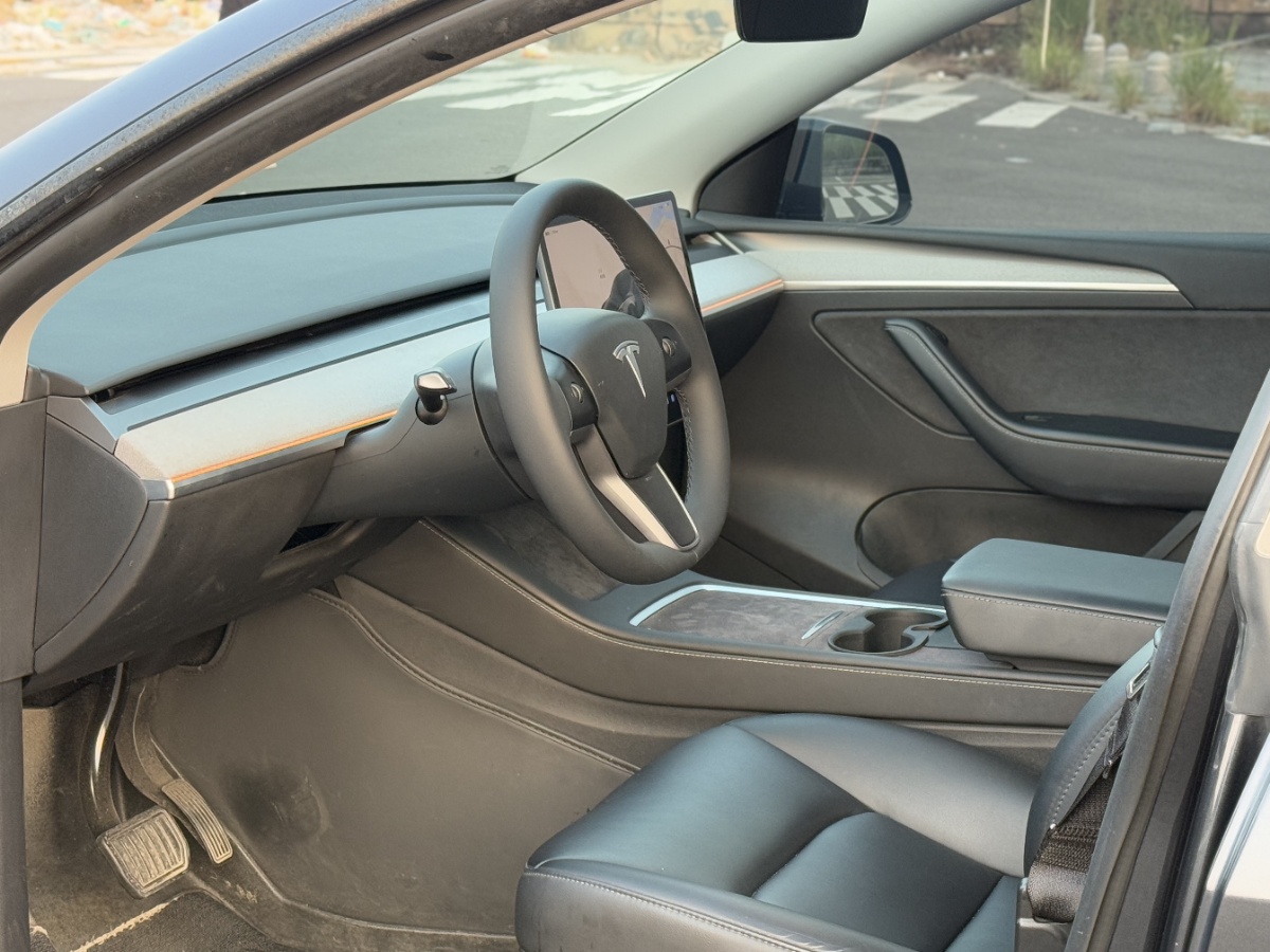 Tesla Model Y 2024 #6 Tesla Model Y 2024 car image #6