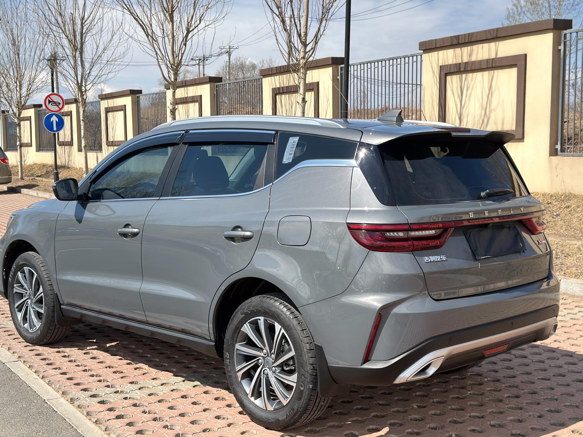 GEELY Vision X6 2023 car image #6