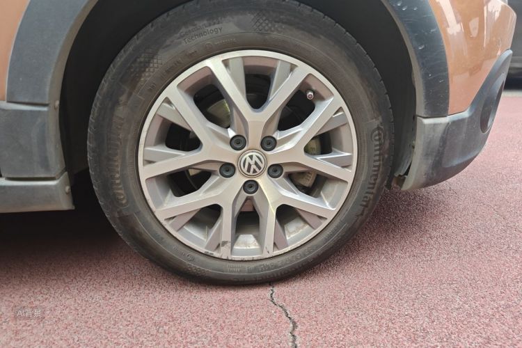 Volkswagen Polo 2015 car image #9
