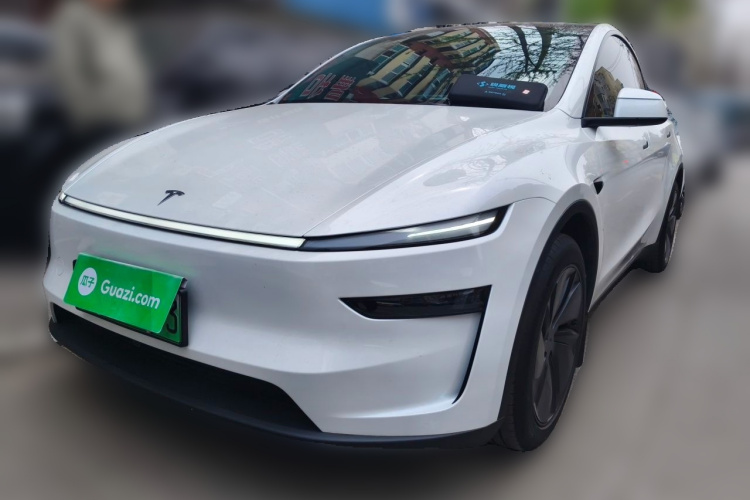 Tesla Model Y 2025 #2 Tesla Model Y 2025 car image #2