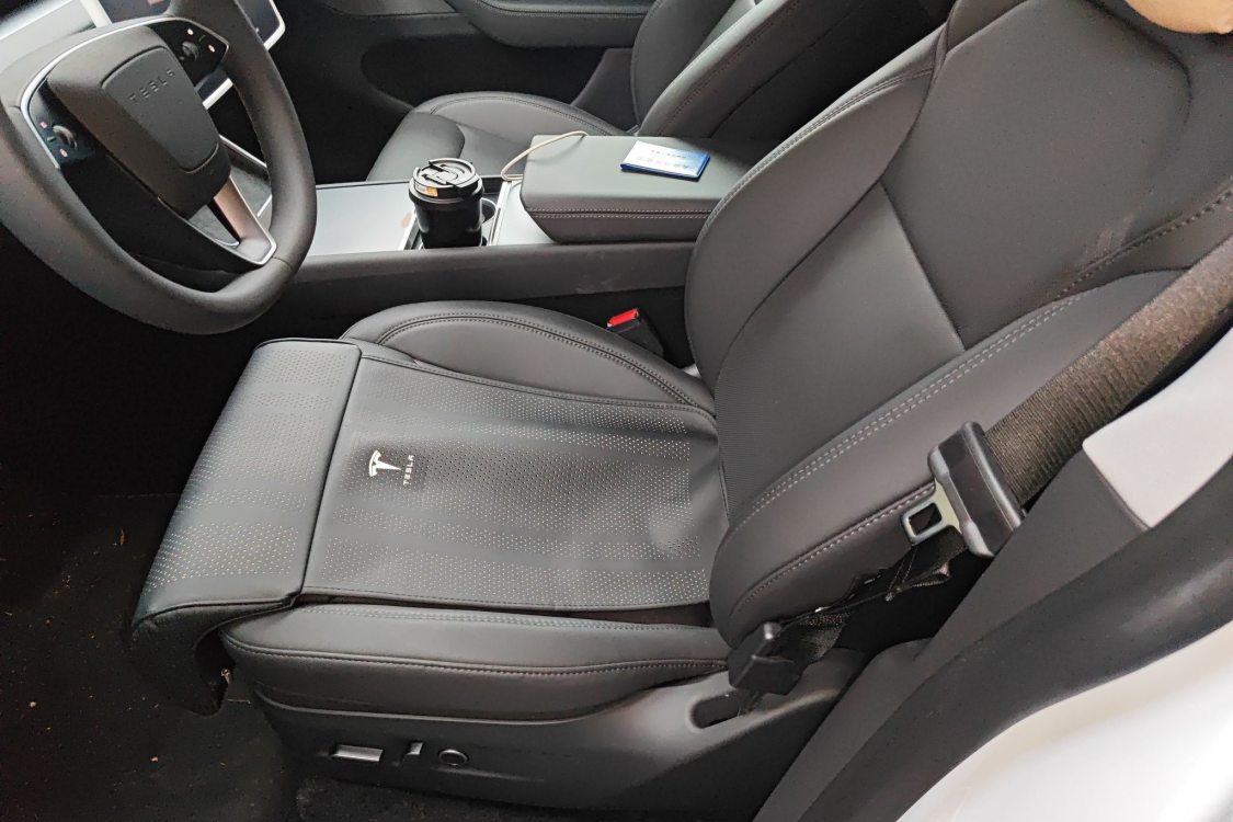 Tesla Model Y 2025 #20 Tesla Model Y 2025 car image #20
